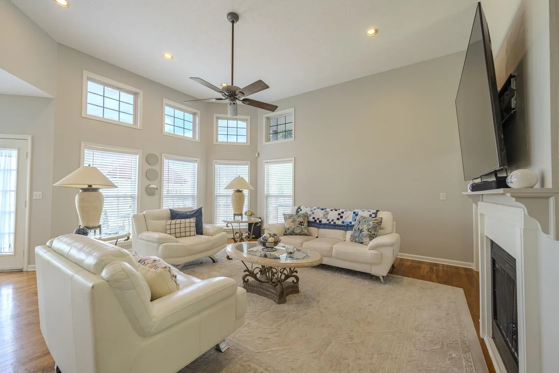 Photo of 135 BETSY DR