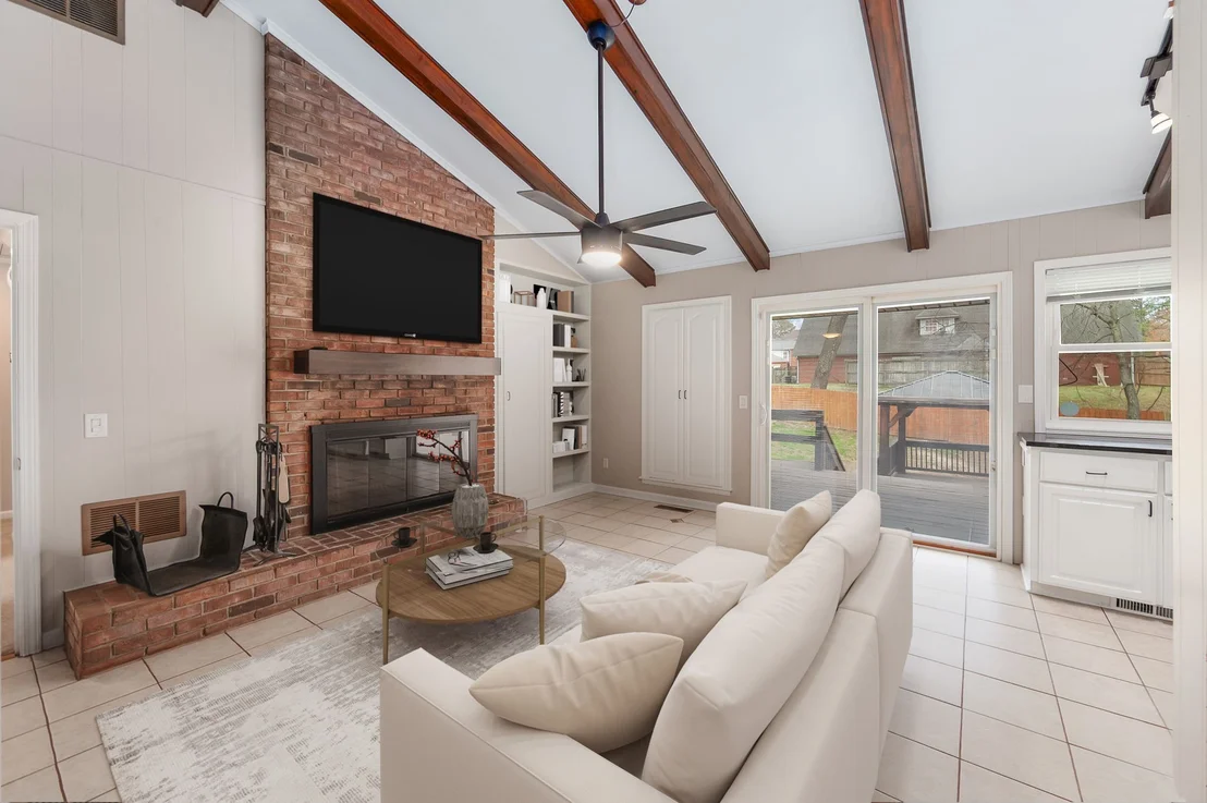 Photo of 596 Russell Rd