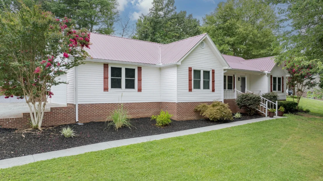Photo of 715 Carmen Drive