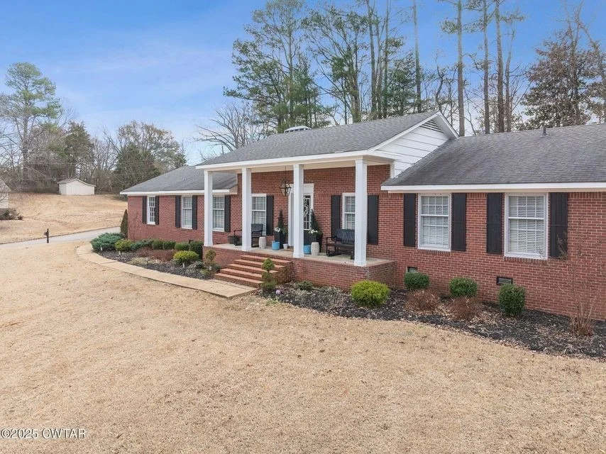 Photo of 607 Colonial Dr