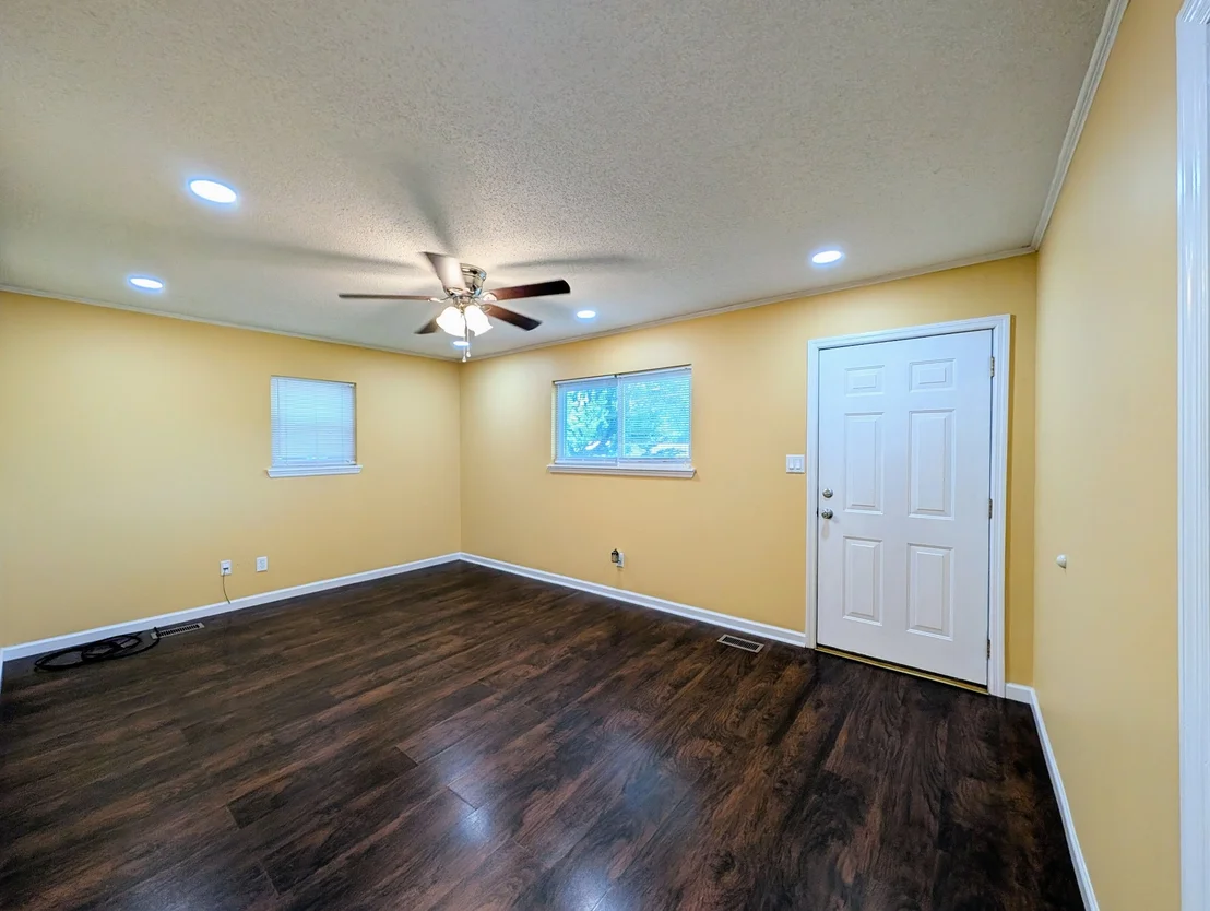 Photo of 125 Dixie Dr NE