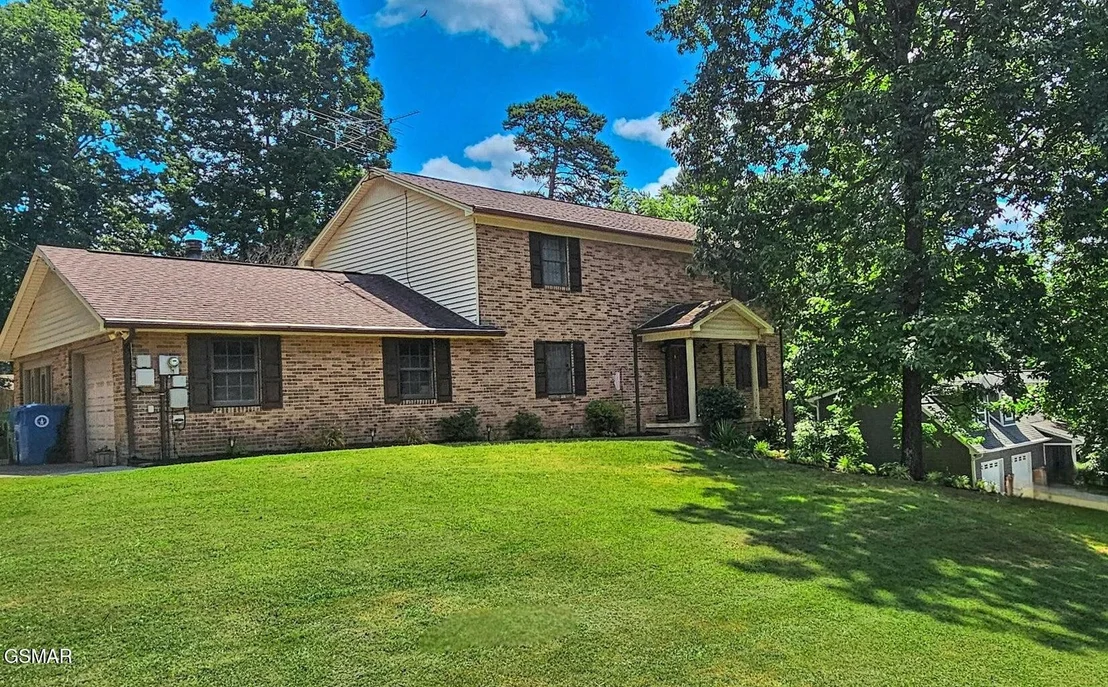 Photo of 716 White Oak Circle