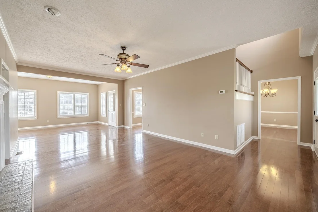 Photo of 565 BOWEN DR