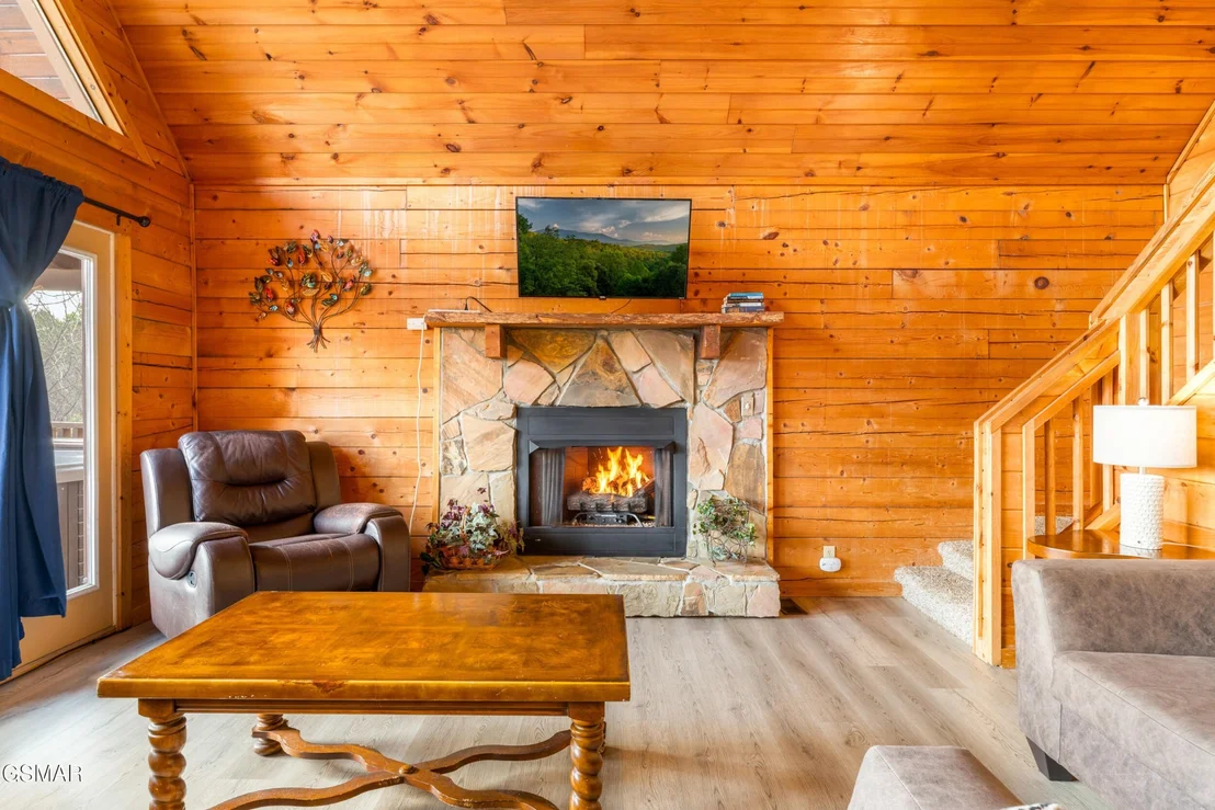 Photo of 1910 E Mountain View Way