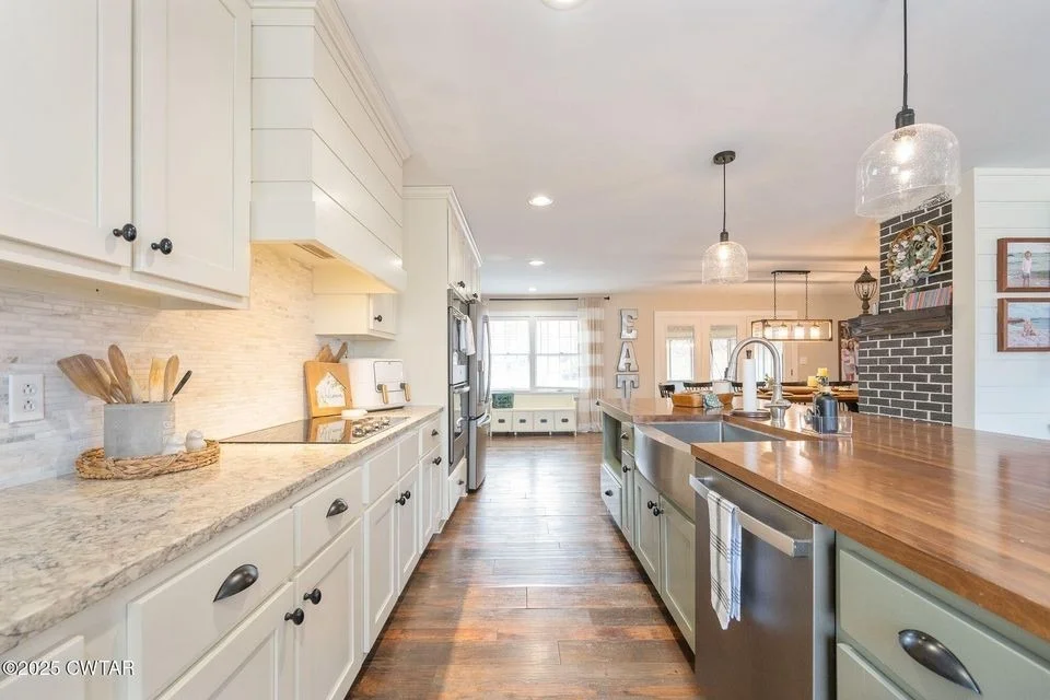 Photo of 607 Colonial Dr