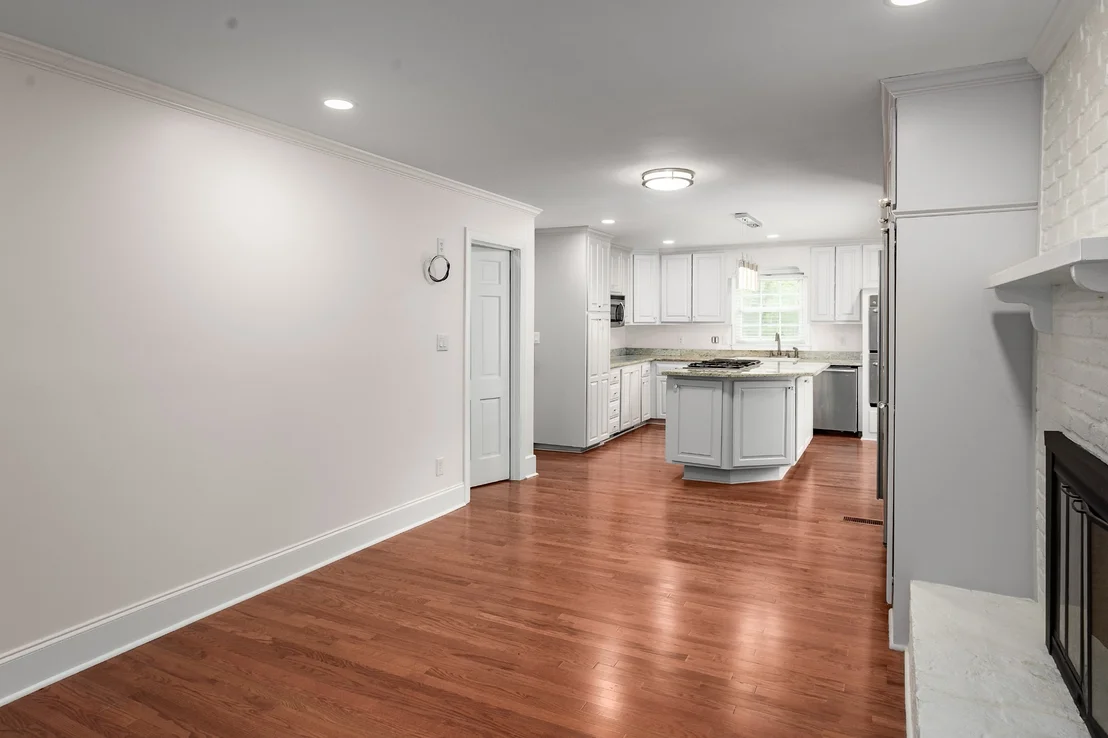 Photo of 102 Colonial Dr