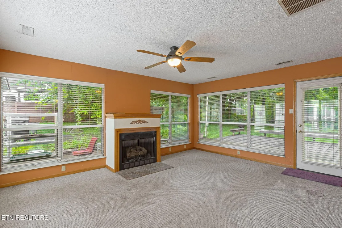 Photo of 679 N Wright Rd