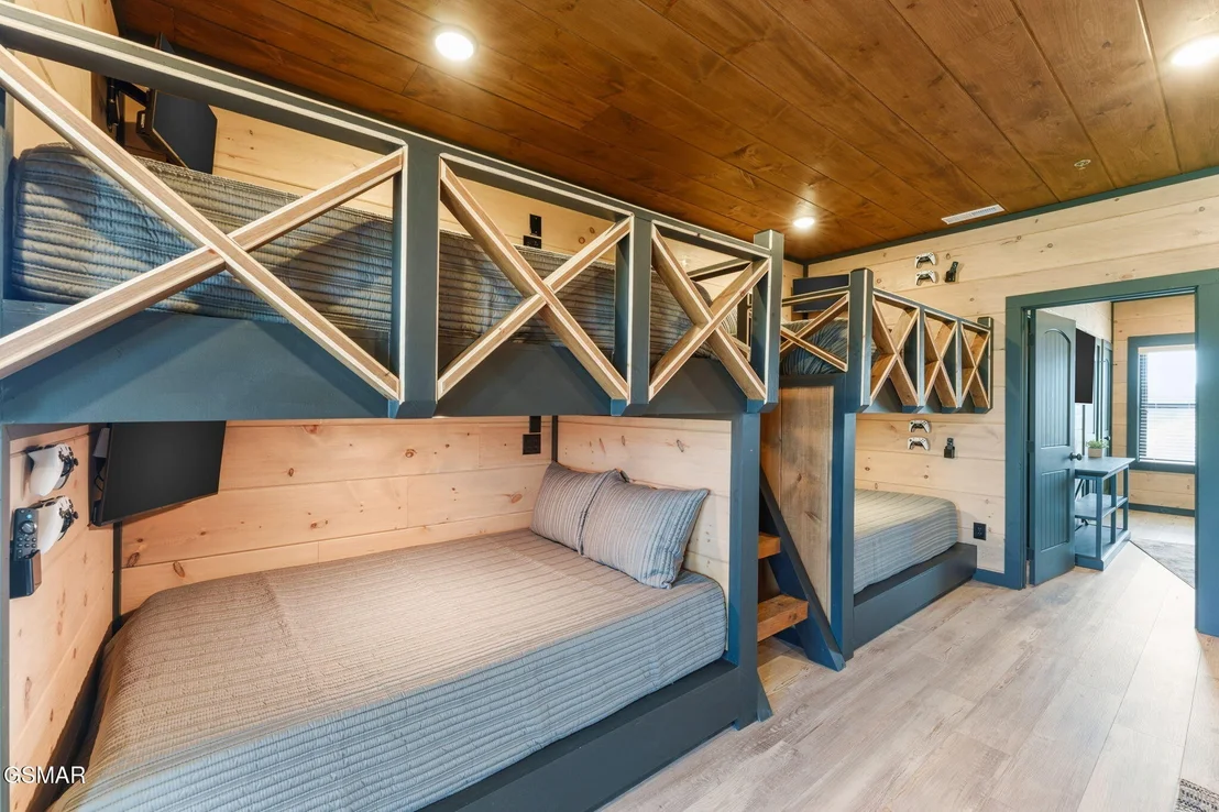 Photo of 1716 Knotty Log Way