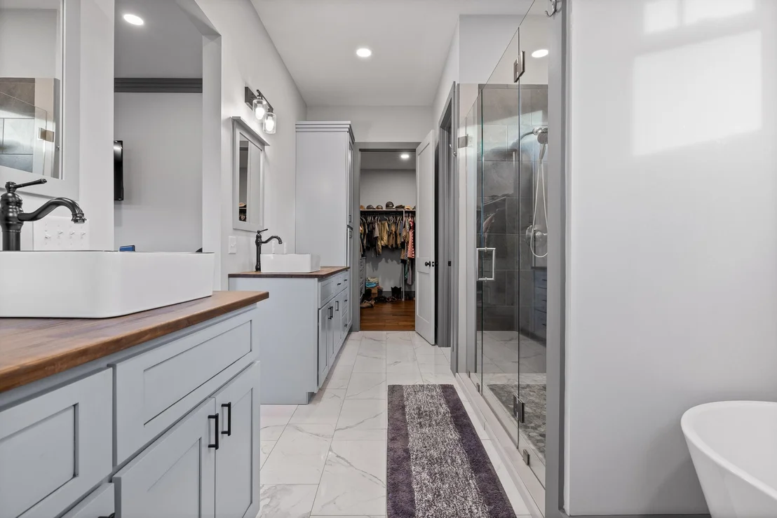 Photo of 2323 River Bluffs Drive