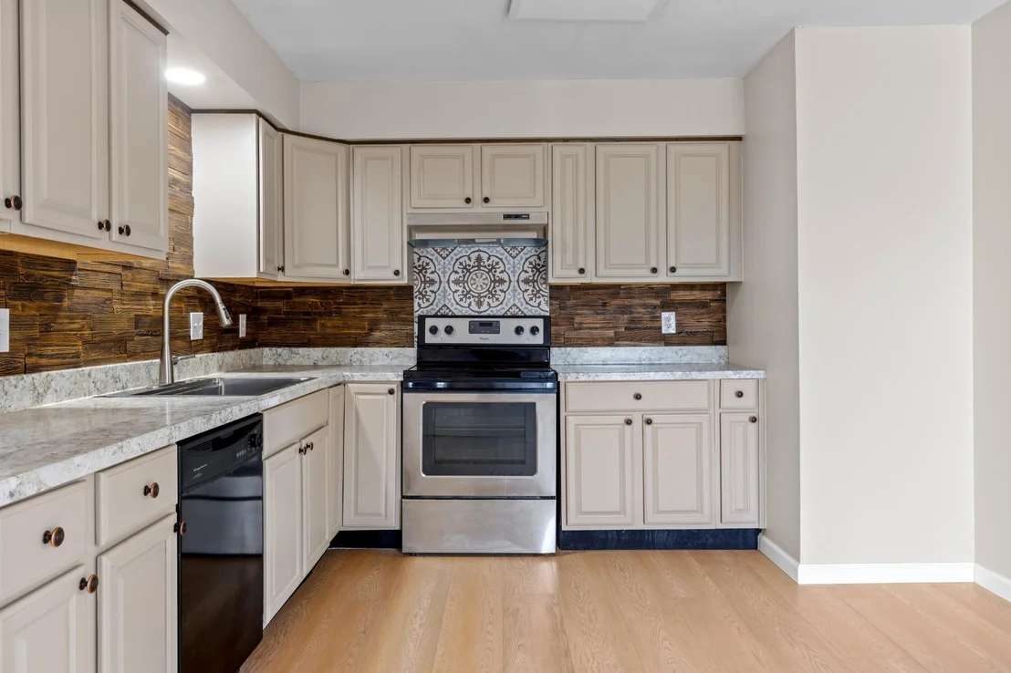 Photo of 1114 Mcbrien Rd