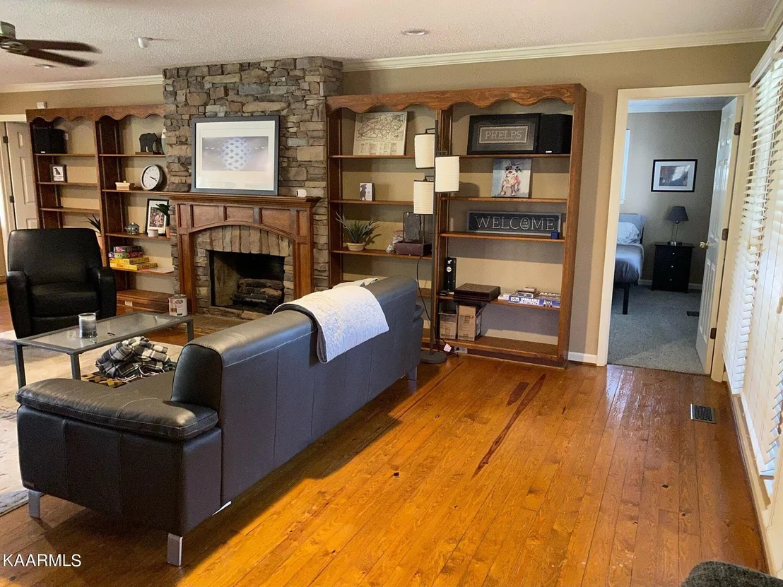 Photo of 305 Webb Rd
