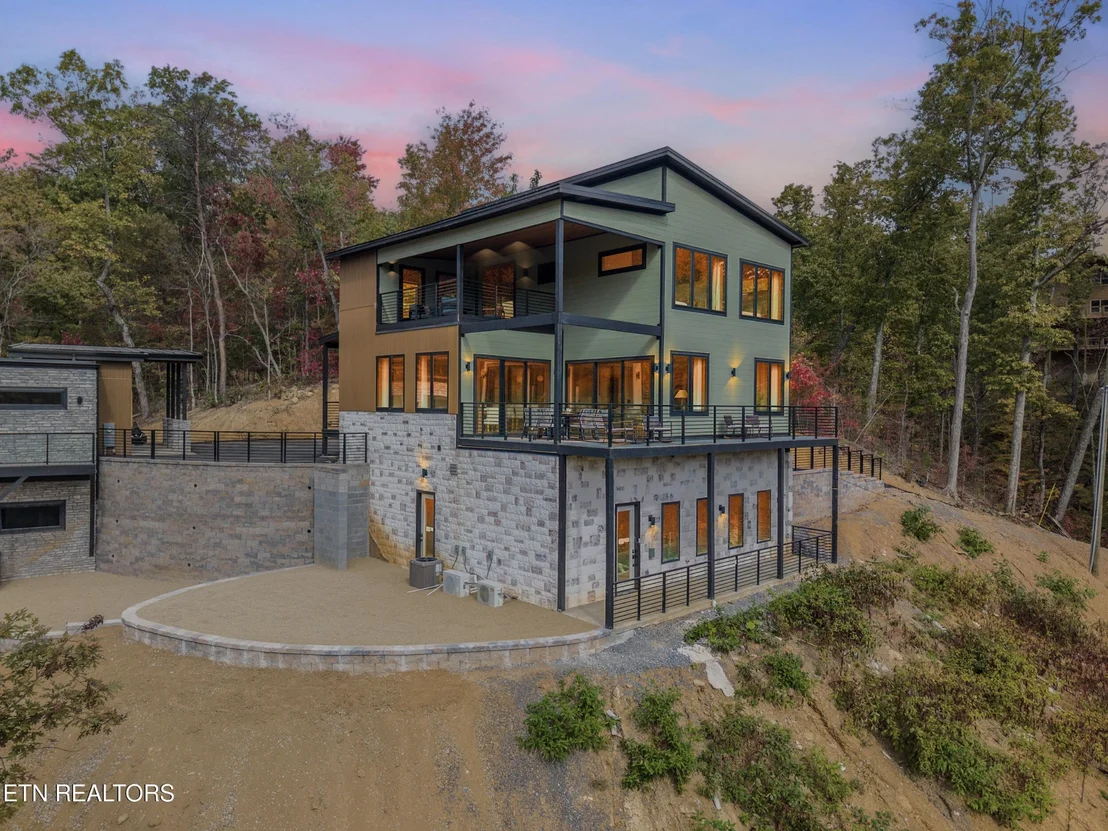 Photo of 1540 Bear Valley Rd