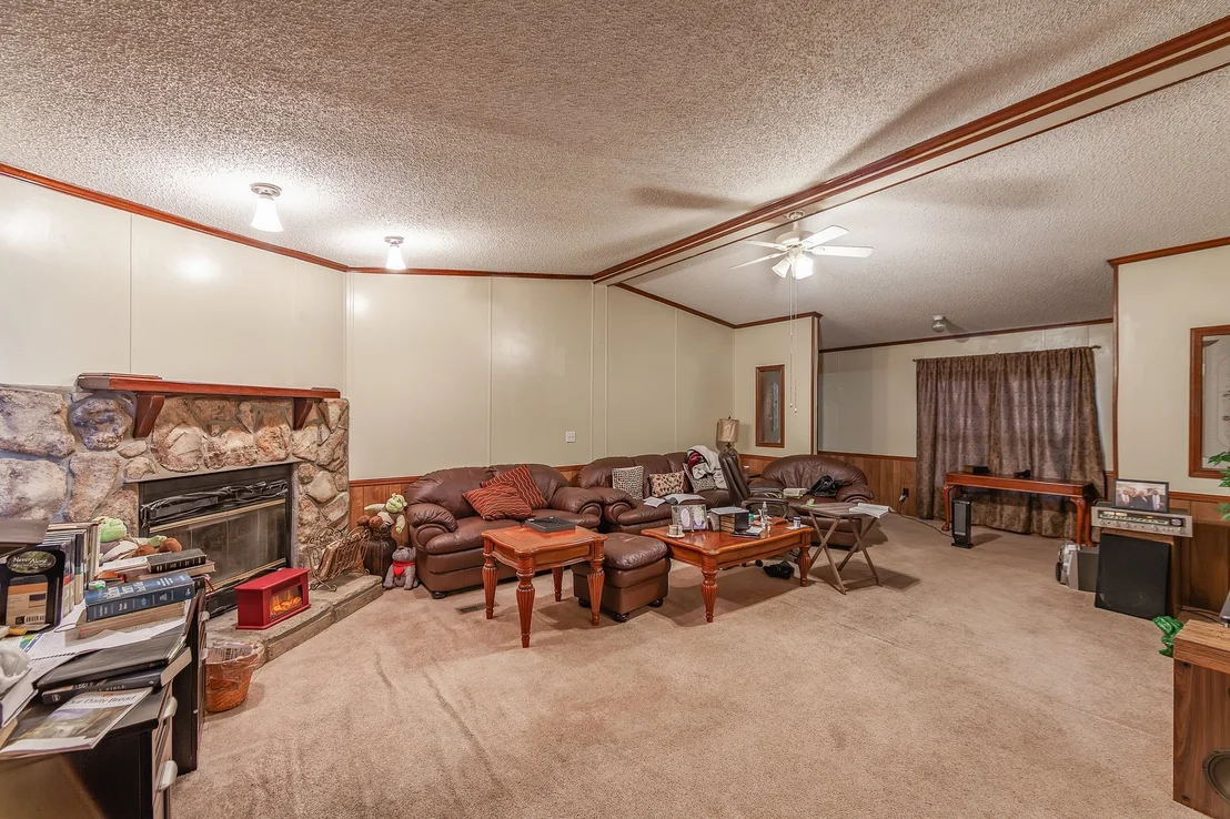 Photo of 182 Lakeshore Dr