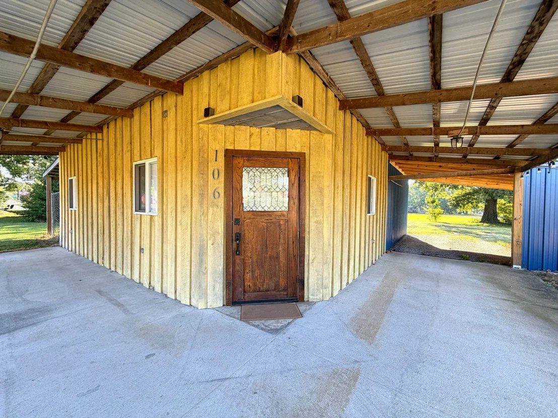 Photo of 106 Main St