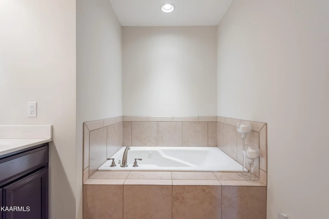 Photo of 7228 Thornbrook Lane