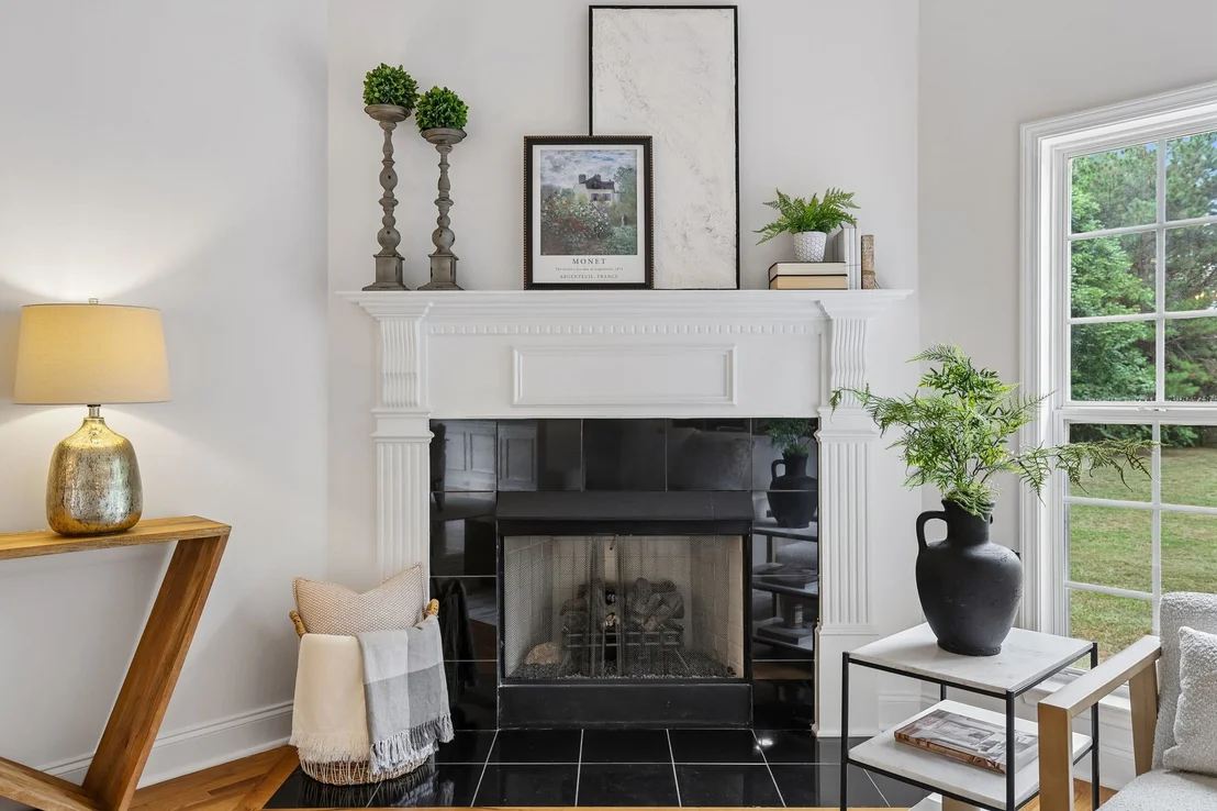 Photo of 1209 Paramount Dr