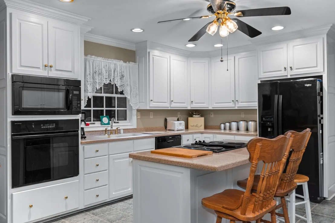 Photo of 225 Blue Springs Blvd