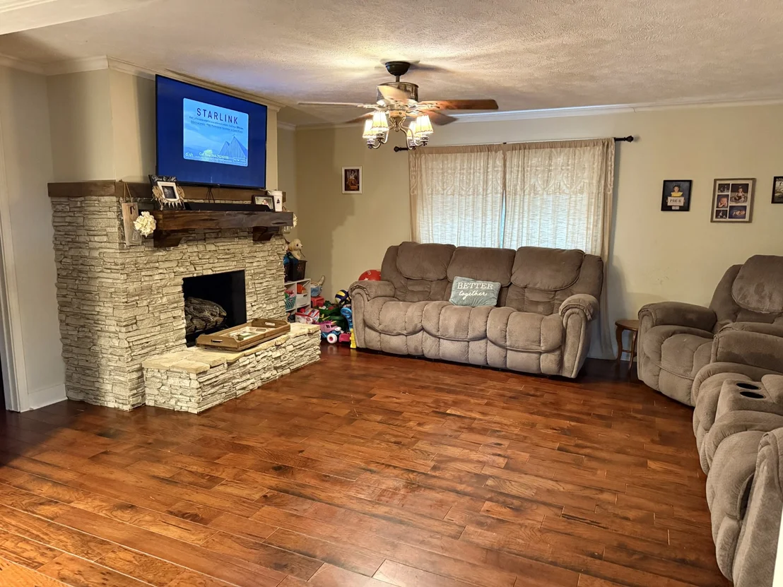 Photo of 1803 Highway 64 W