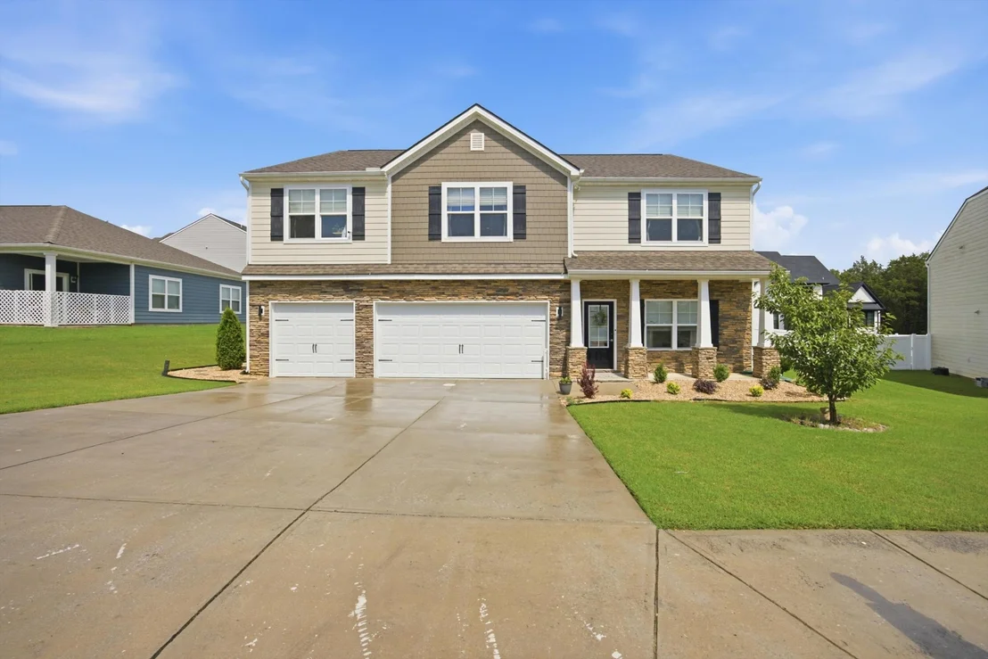 Photo of 49 Ridgelake Circle