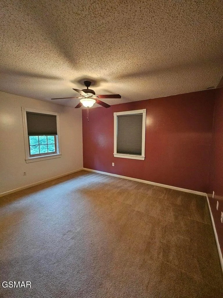 Photo of 716 White Oak Circle
