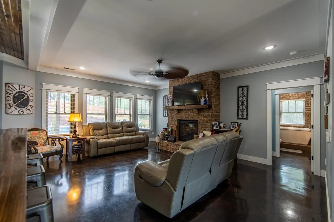 Photo of 800 COX DR