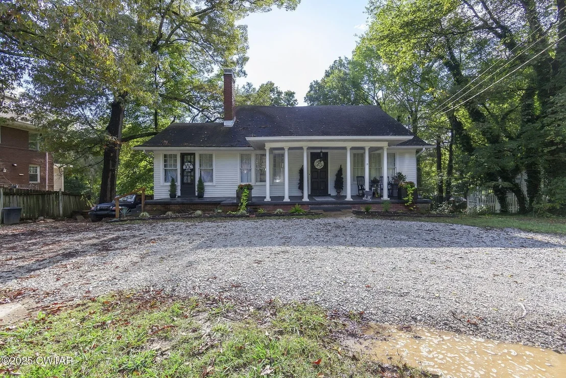 Photo of 1262 Hollywood Dr