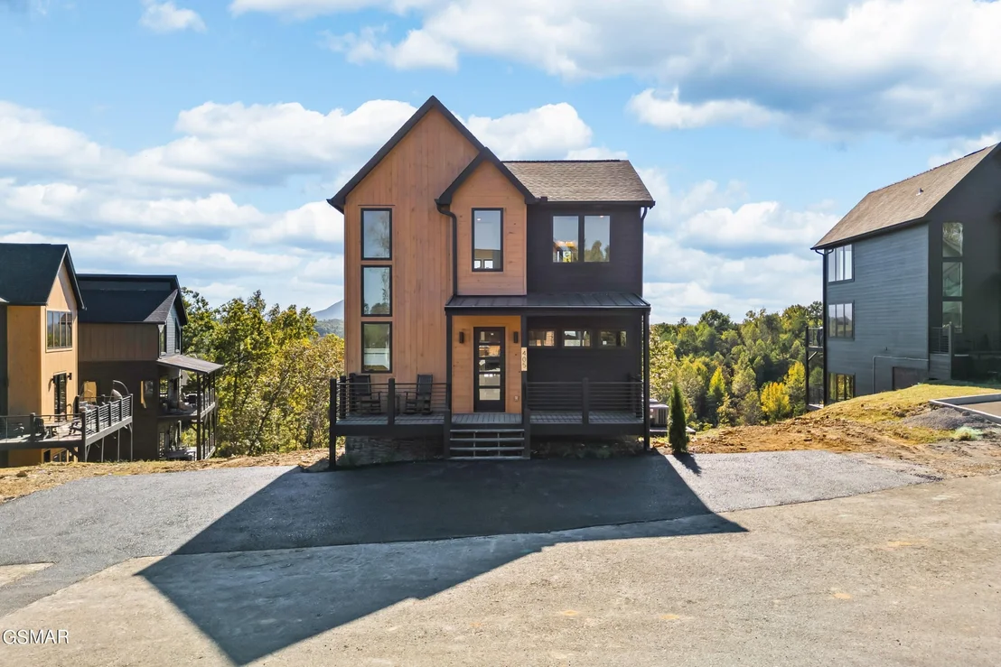 Photo of 405 Compass Point Way