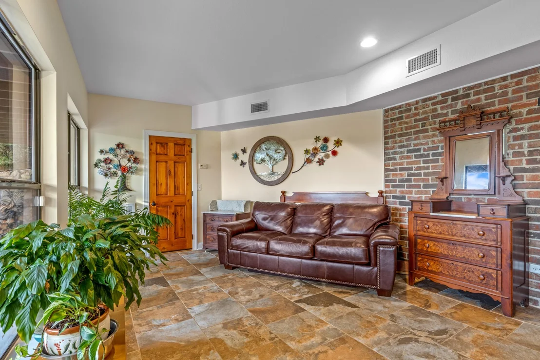 Photo of 979 Clift Cave Road