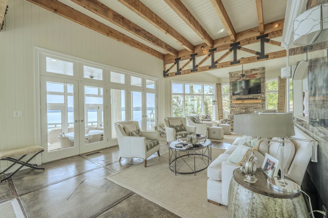 Photo of 199 LAKESHORE LN