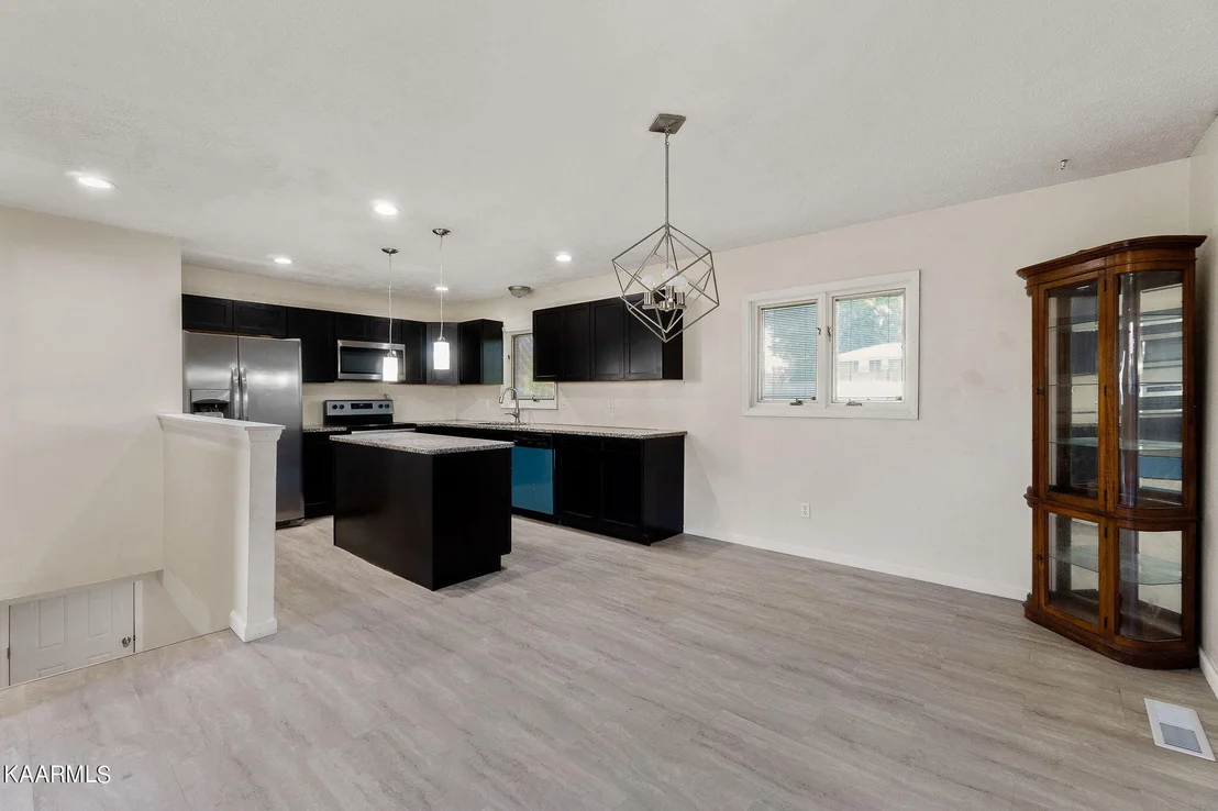 Photo of 2666 Lakemoore Drive