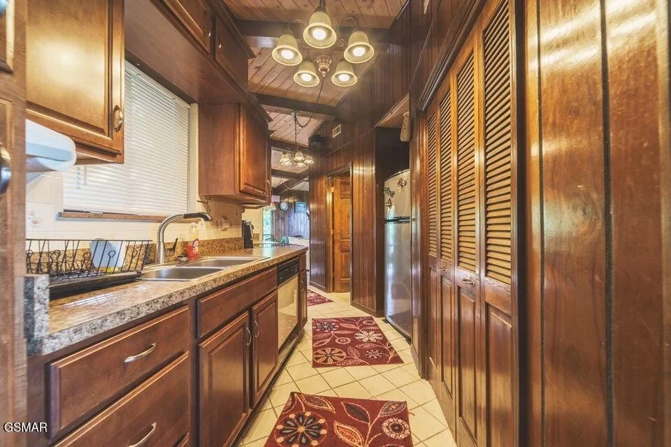 Photo of 1020 Clingmans View