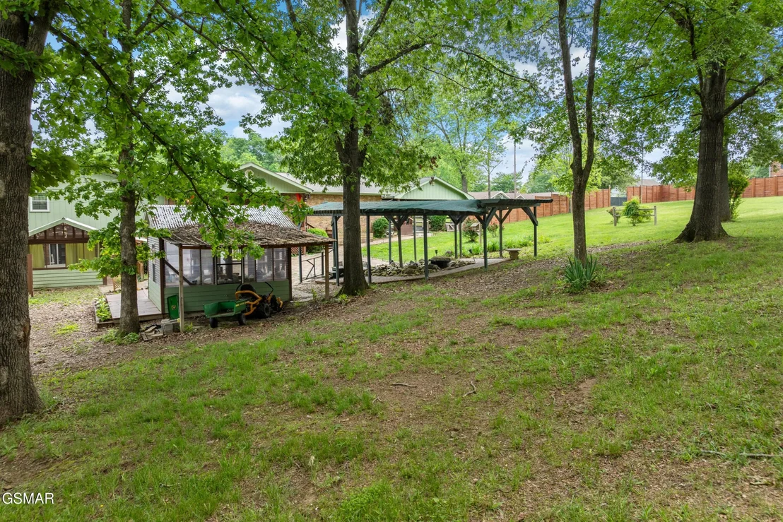 Photo of 310 Hollywood Circle