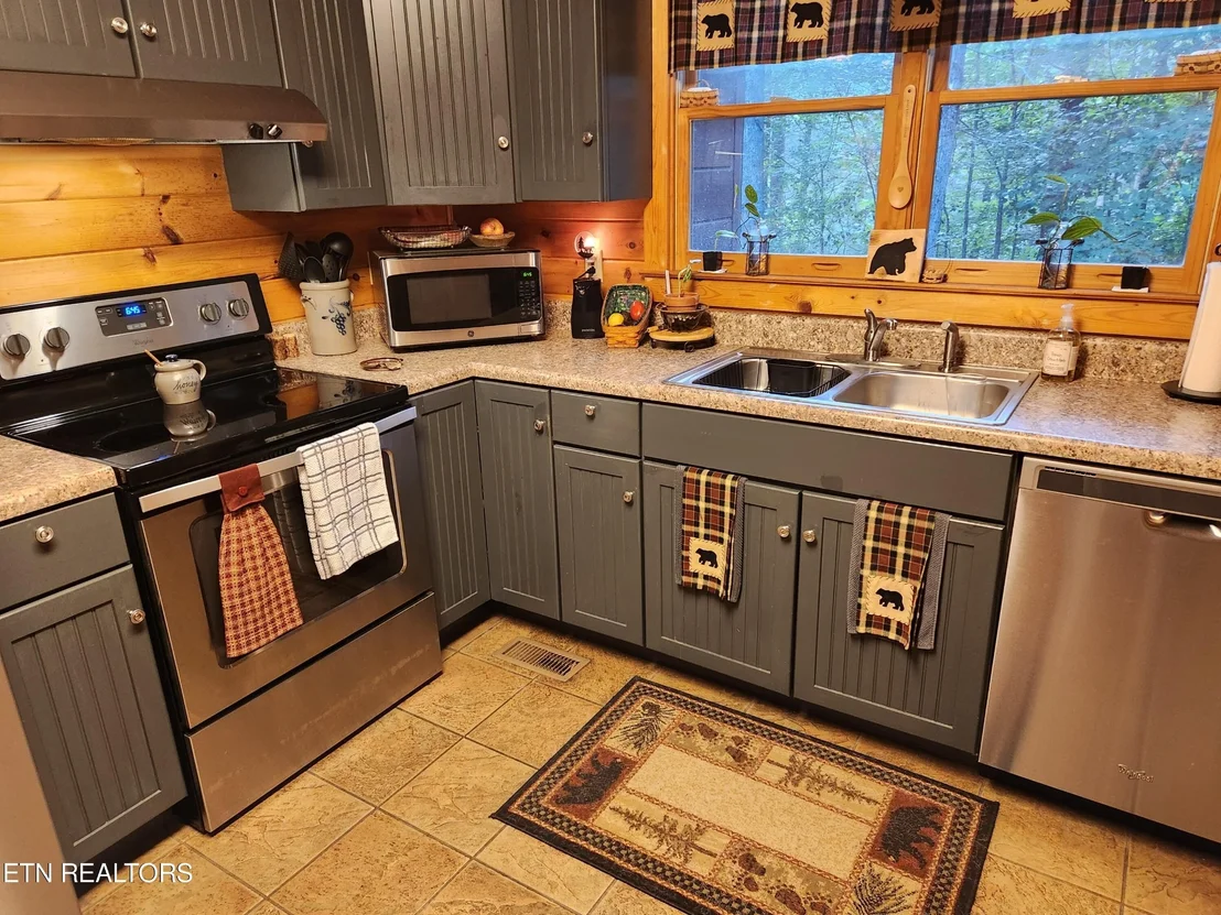Photo of 417 Lawson Rd