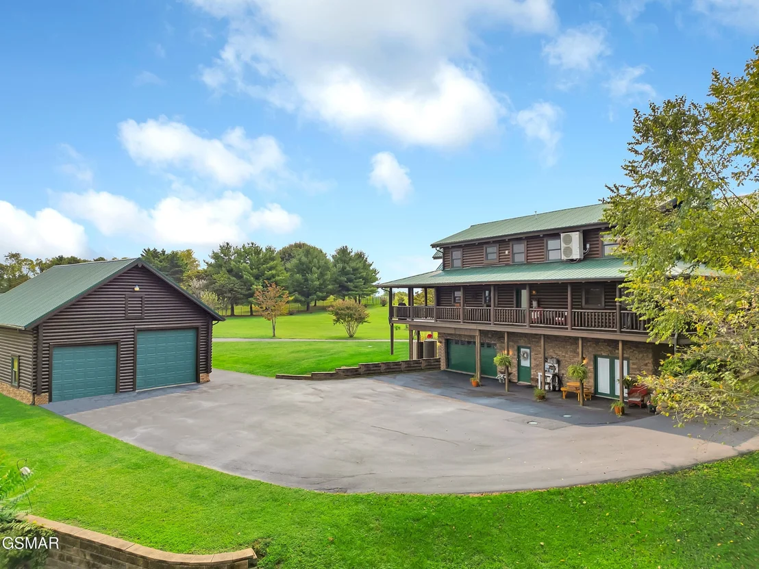 Photo of 838 Pinnacle Drive