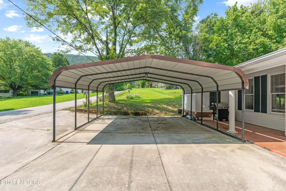 Photo of 702 Meadowview Drive