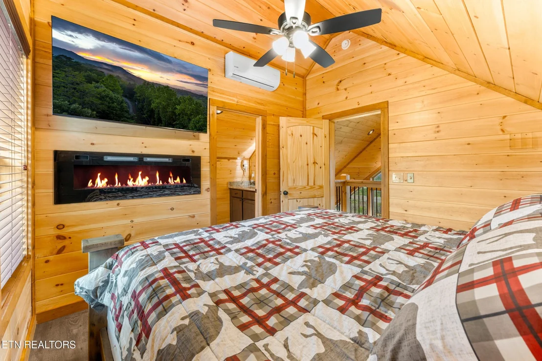 Photo of 804 Peak Loop Way