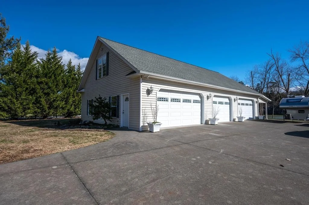 Photo of 2970 Deep River Road