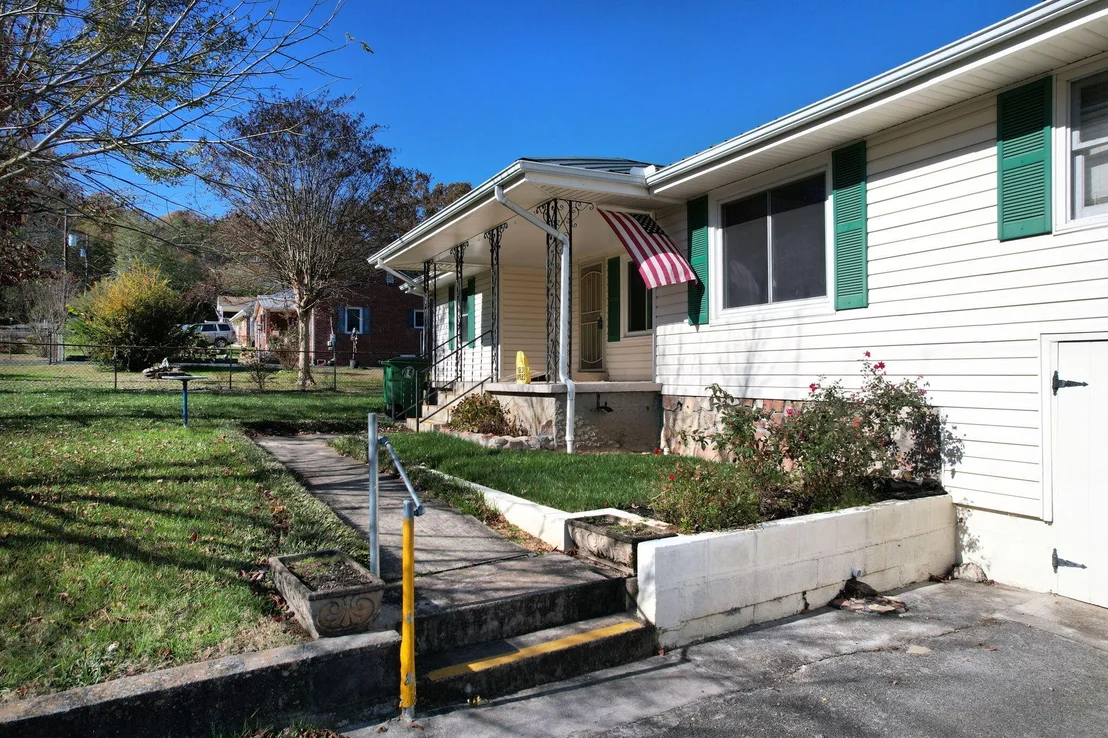Photo of 3453 Bennett Road