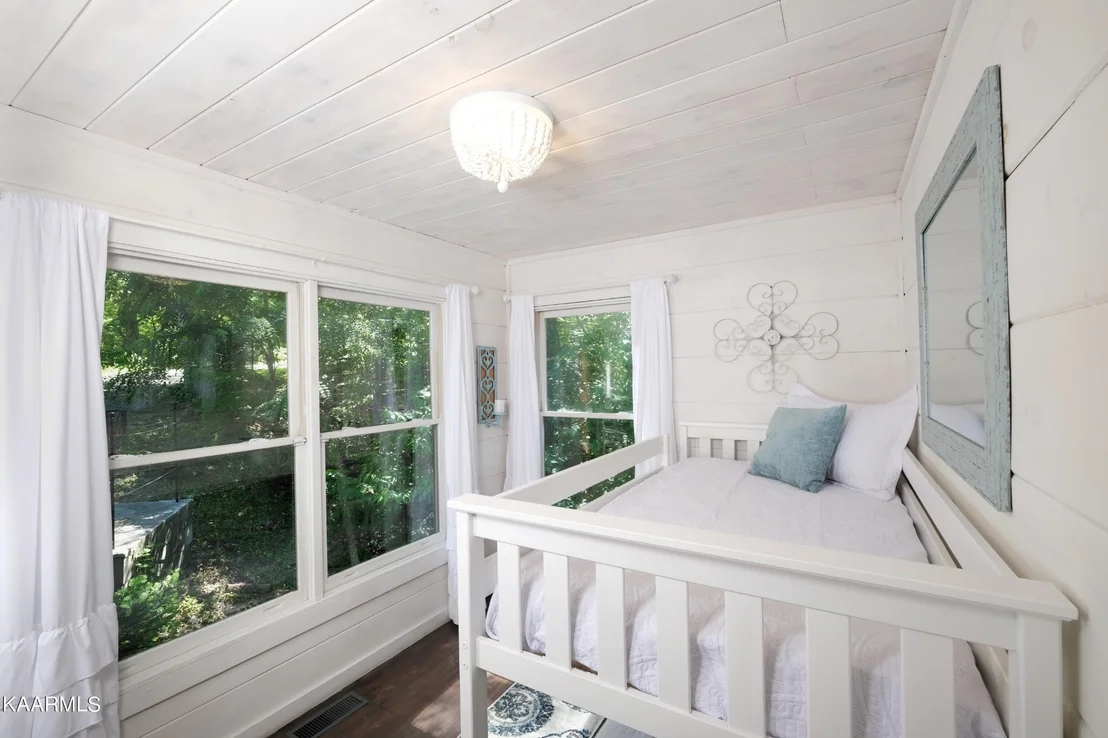 Photo of 1012 Ski View Lane