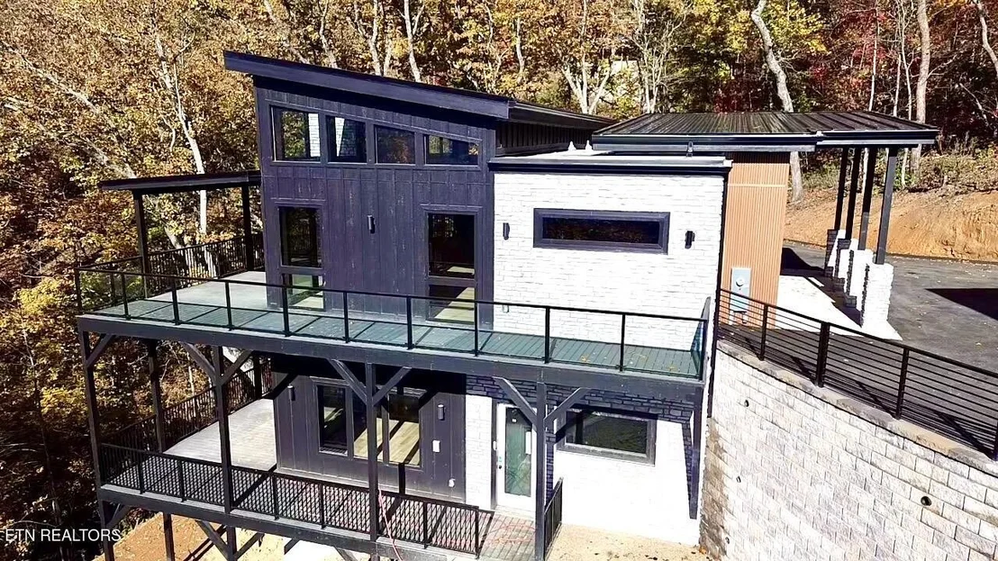 Photo of 1546 Bear Valley Rd