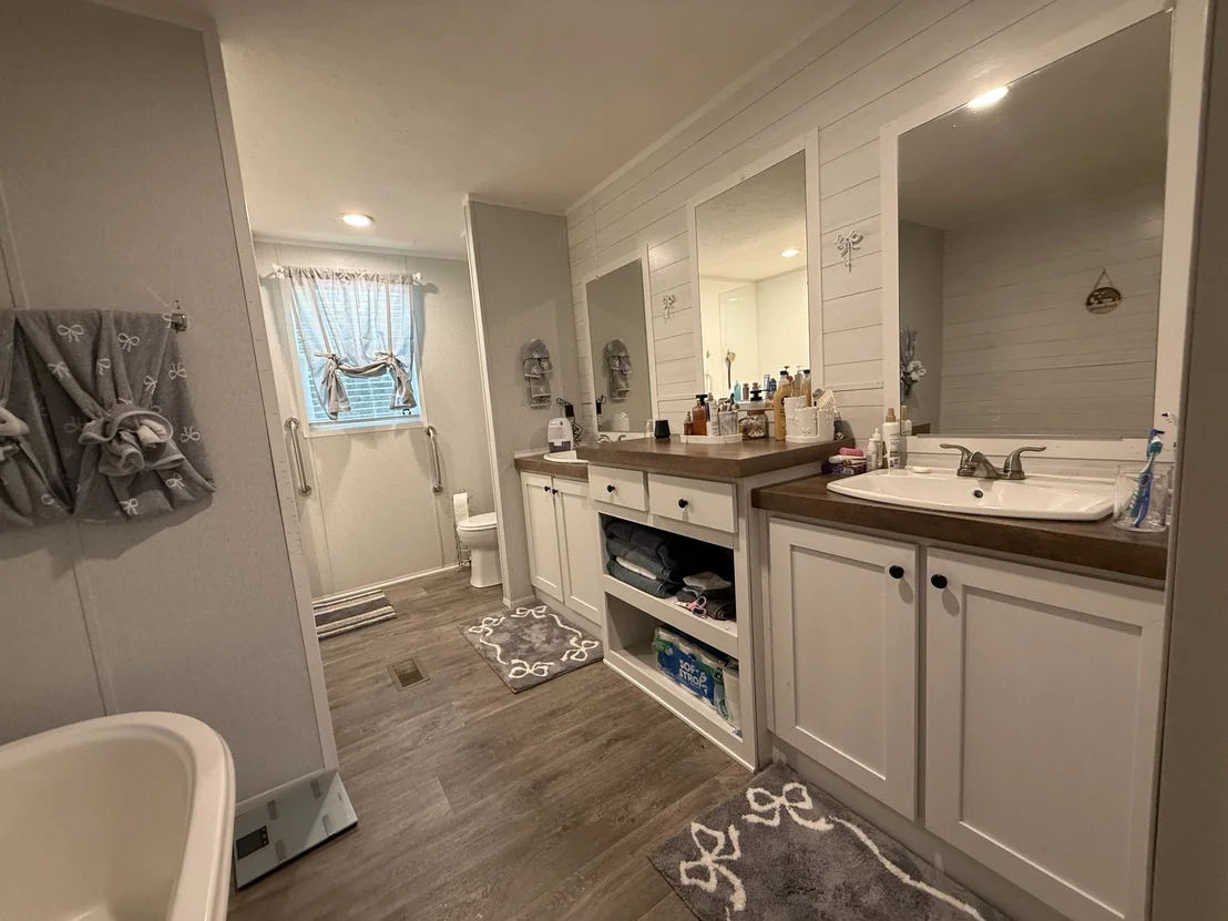 Photo of 443 Cole Dr