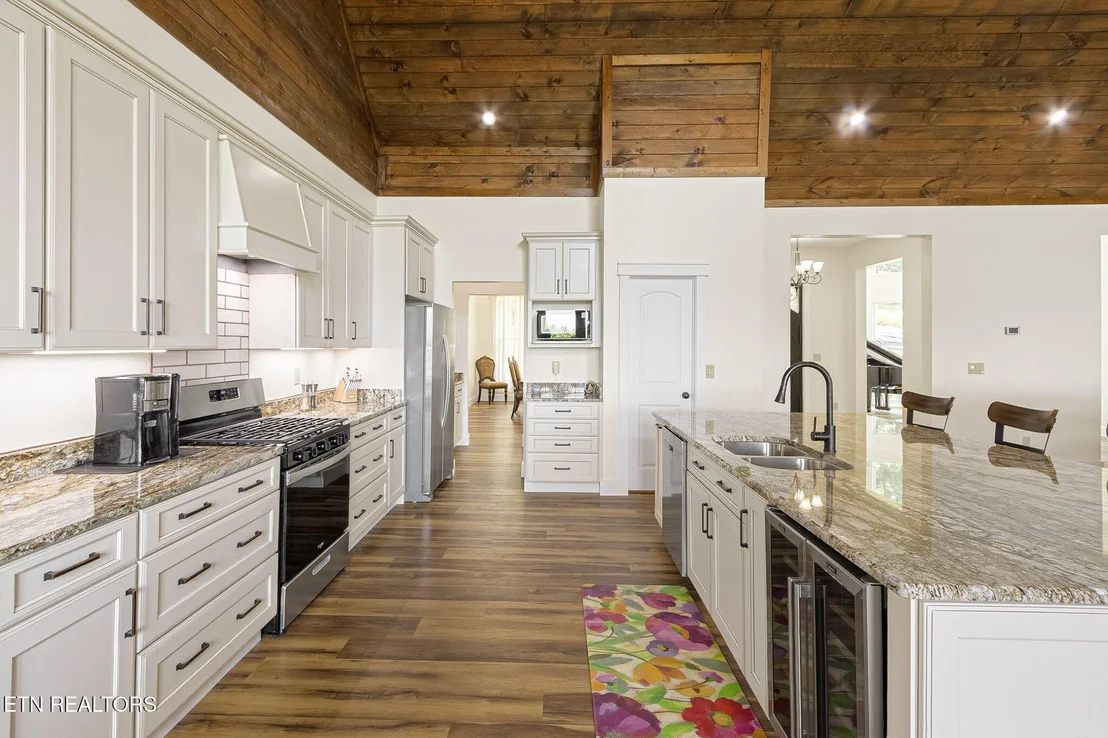 Photo of 1005 Enchanted Drive