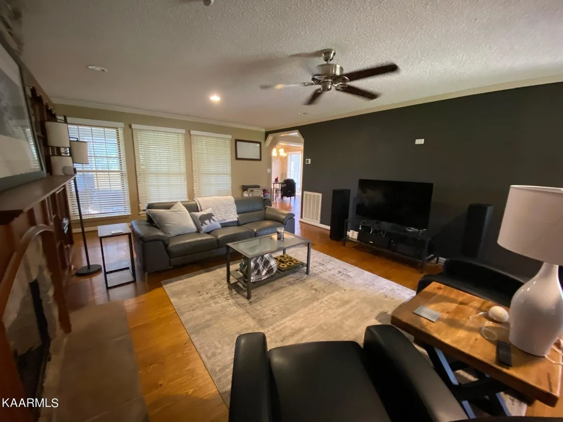 Photo of 305 Webb Rd