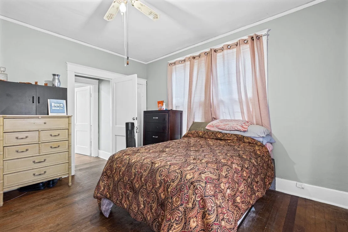Photo of 985 FORREST AVE