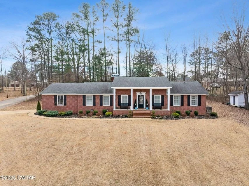 Photo of 607 Colonial Dr