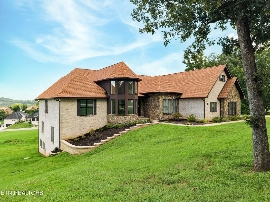 Photo of 1005 Enchanted Drive