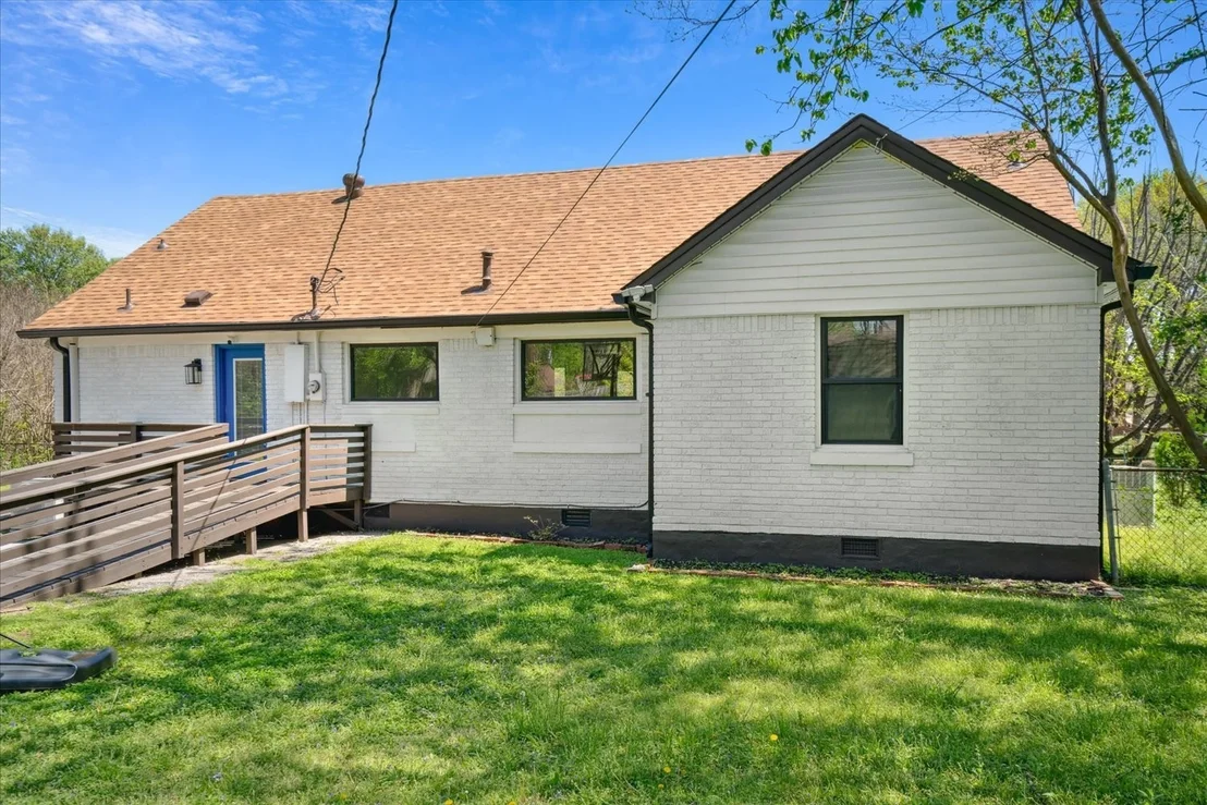 Photo of 615 E Parkway S