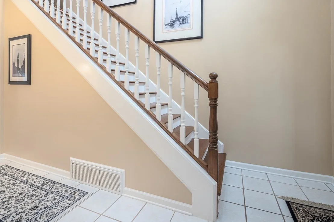 Photo of 548 ALEXANDRIA DR