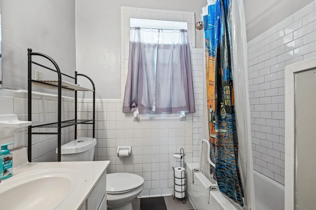Photo of 985 FORREST AVE