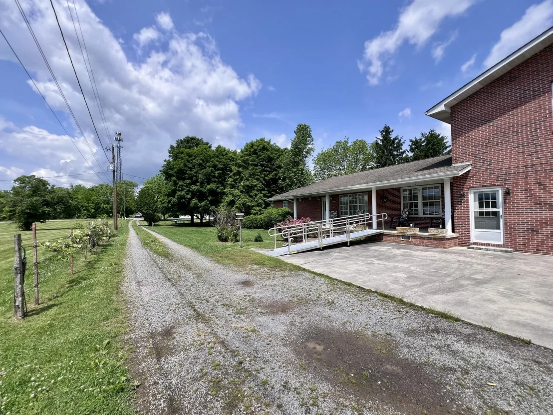 Photo of 1689 Ridge Road